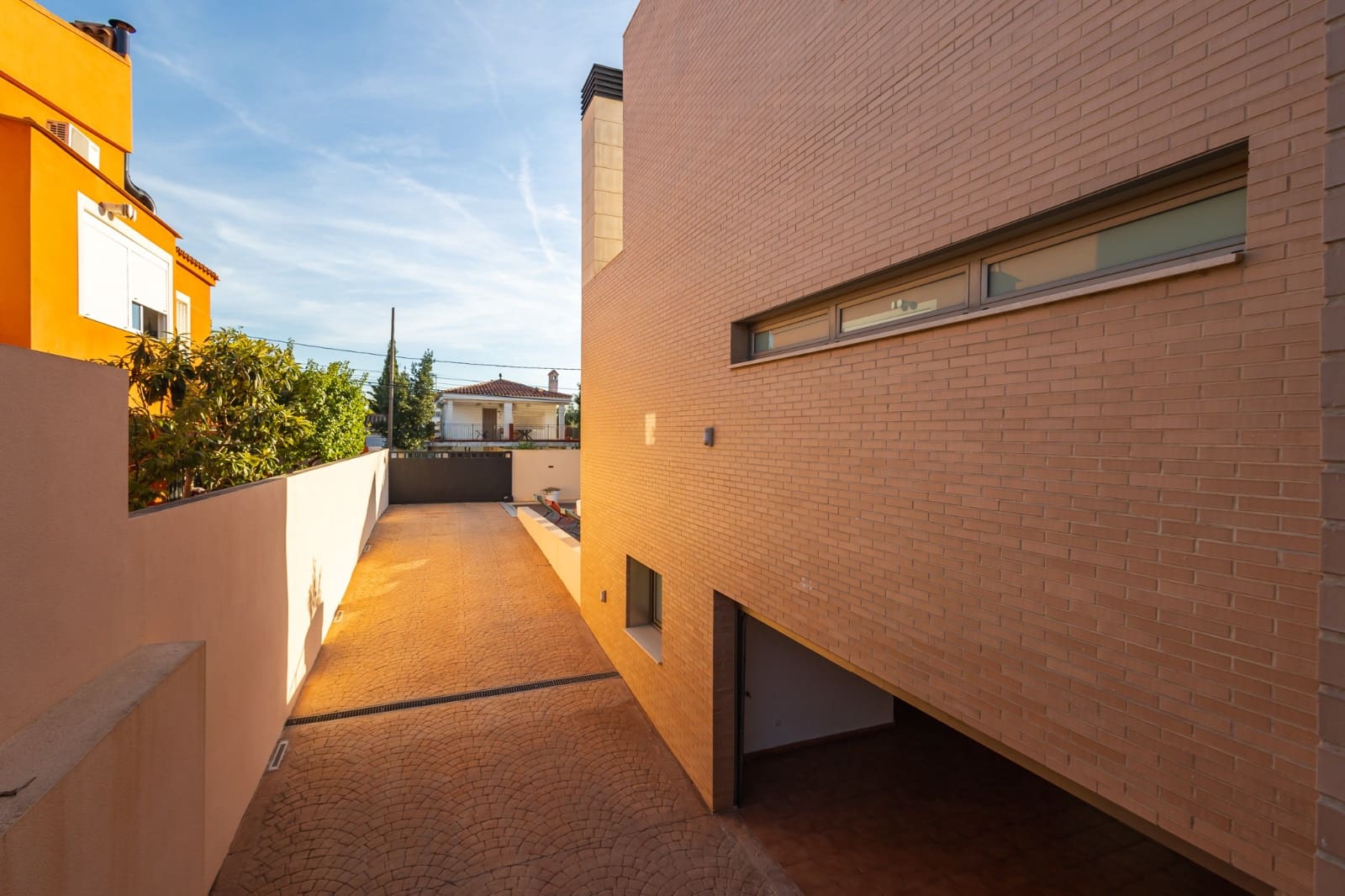 5 bedroom Villa for sale in Torrent with pool garage - € 880,000 (Ref: 7887033)