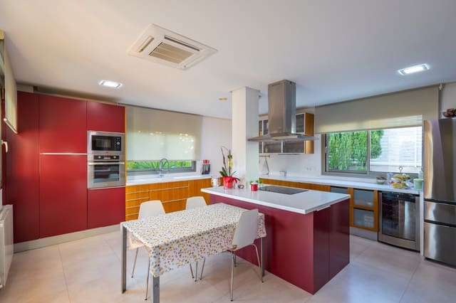 5 bedroom Villa for sale in Torrent with pool garage - € 880,000 (Ref: 7887033)