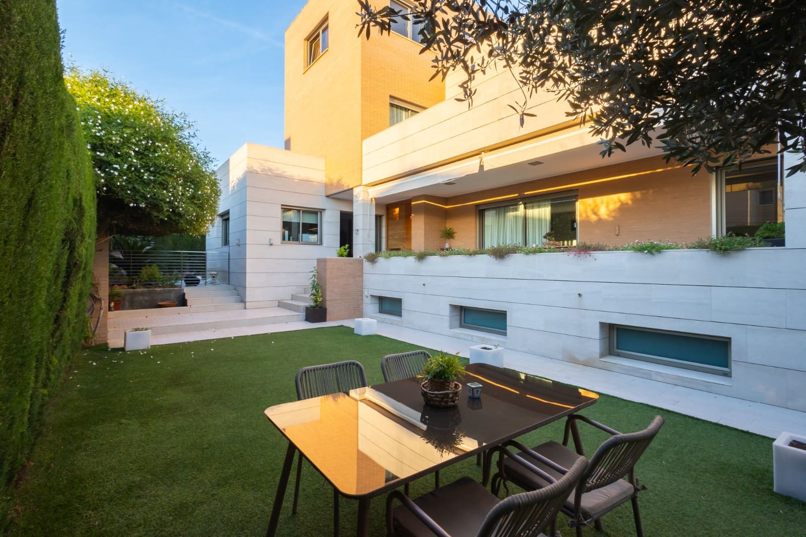 5 bedroom Villa for sale in Torrent with pool garage - € 880,000 (Ref: 7887033)