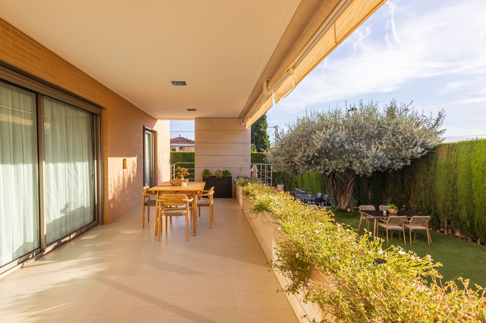 5 bedroom Villa for sale in Torrent with pool garage - € 880,000 (Ref: 7887033)