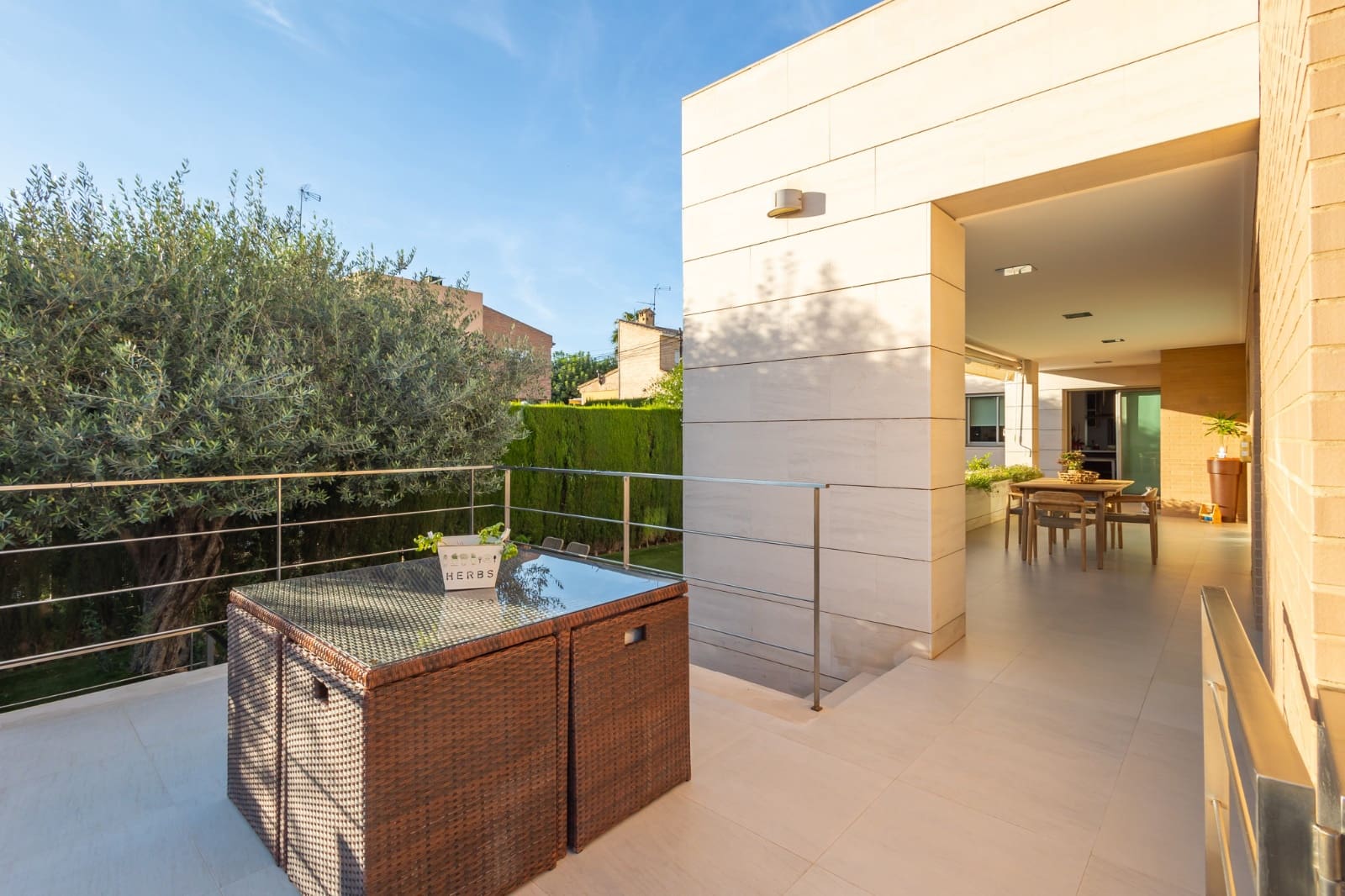 5 bedroom Villa for sale in Torrent with pool garage - € 880,000 (Ref: 7887033)
