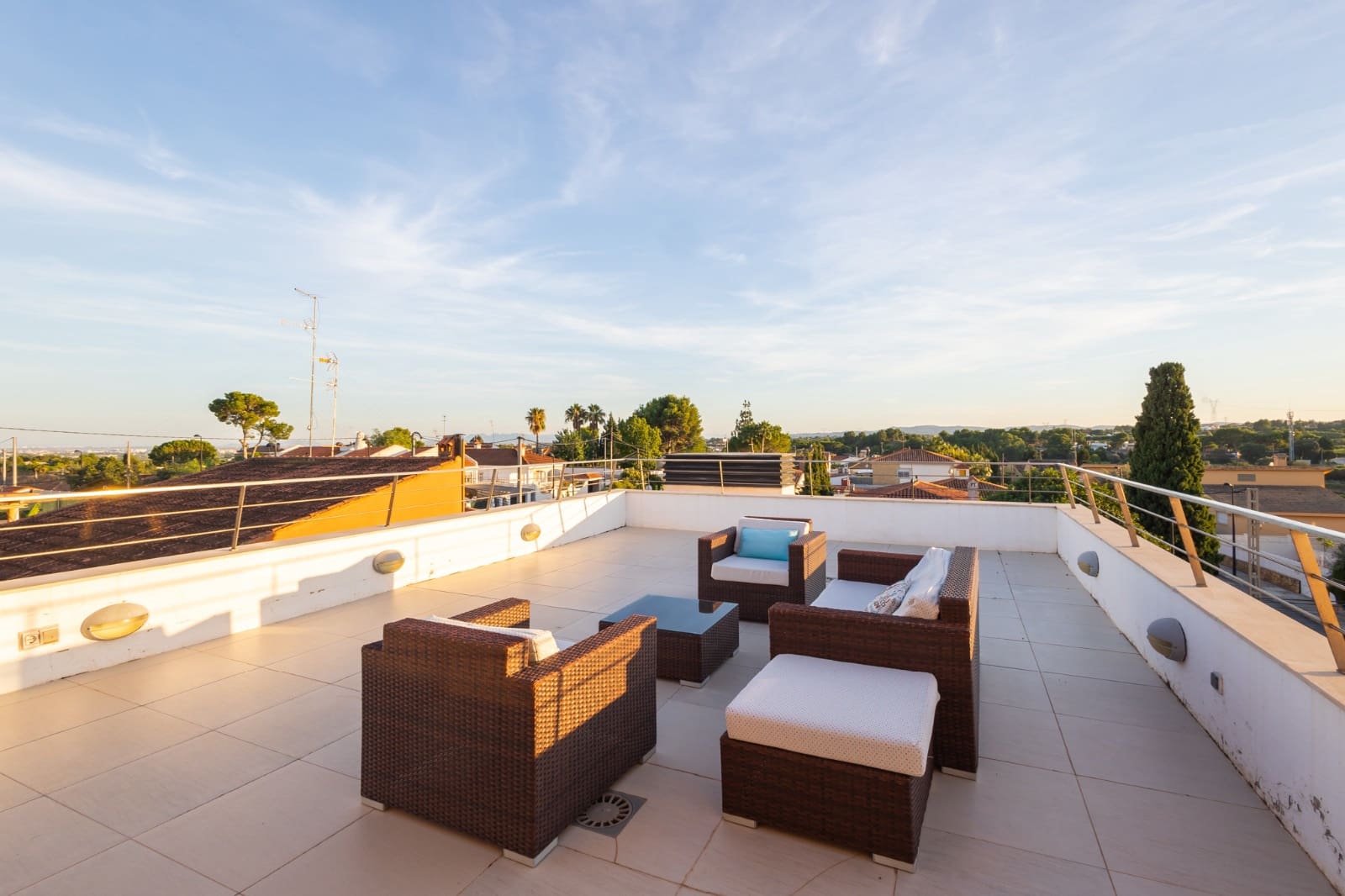 5 bedroom Villa for sale in Torrent with pool garage - € 880,000 (Ref: 7887033)