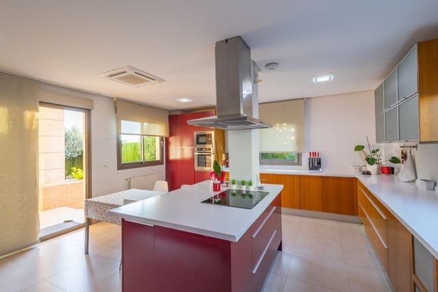 5 bedroom Villa for sale in Torrent with pool garage - € 880,000 (Ref: 7887033)