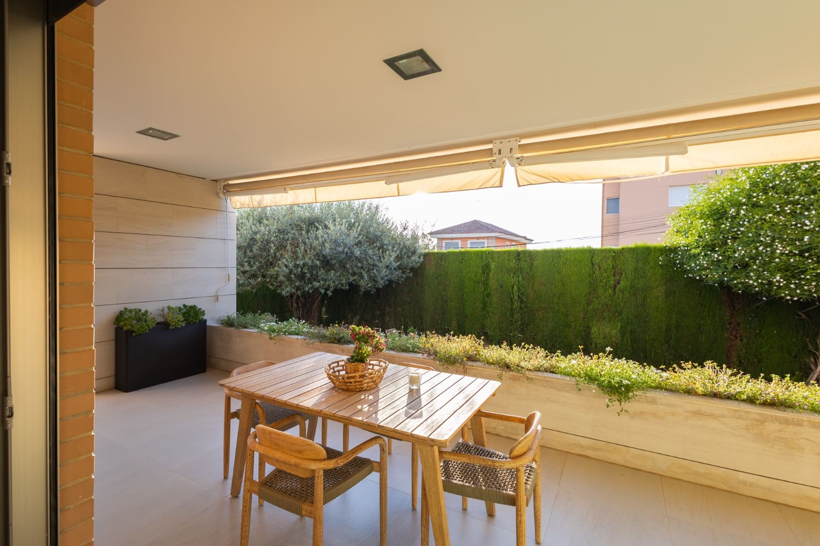 5 bedroom Villa for sale in Torrent with pool garage - € 880,000 (Ref: 7887033)