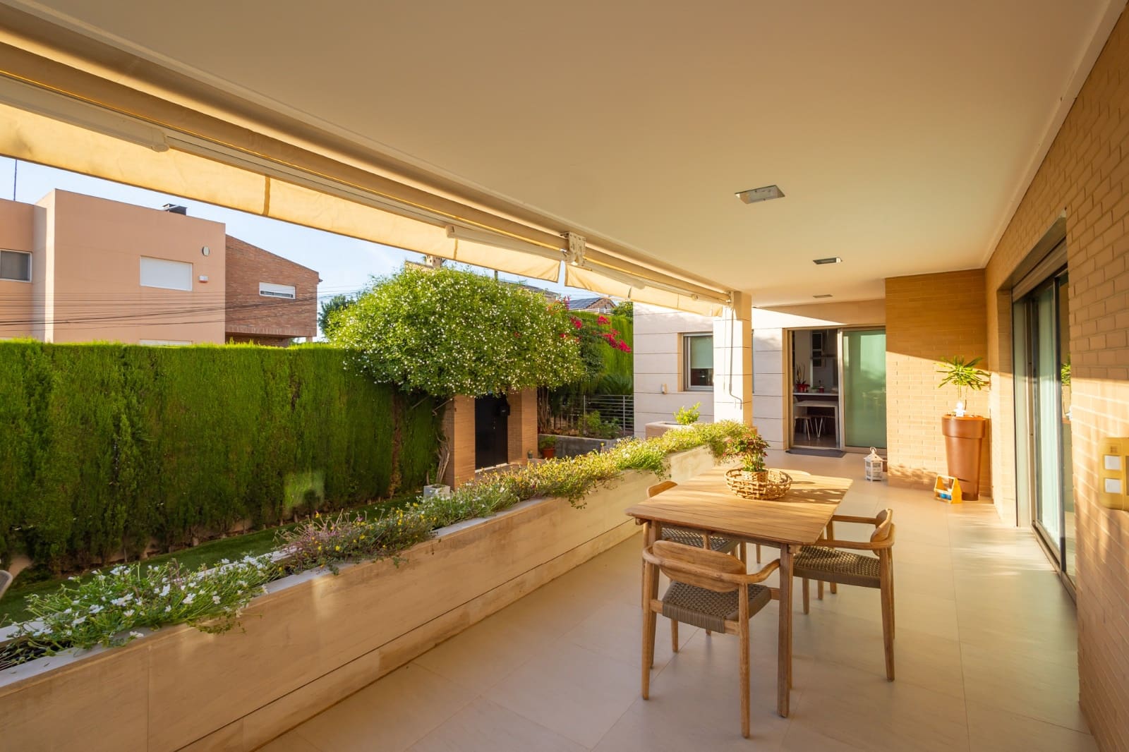 5 bedroom Villa for sale in Torrent with pool garage - € 880,000 (Ref: 7887033)