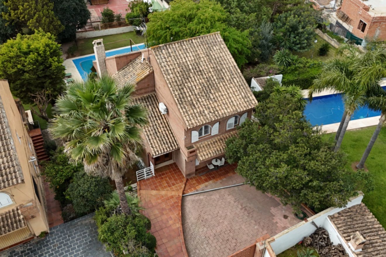 5 sypialnia Willa na sprzedaż w L'Eliana z basenem garażem - 985 000 € (Ref: 9911467)