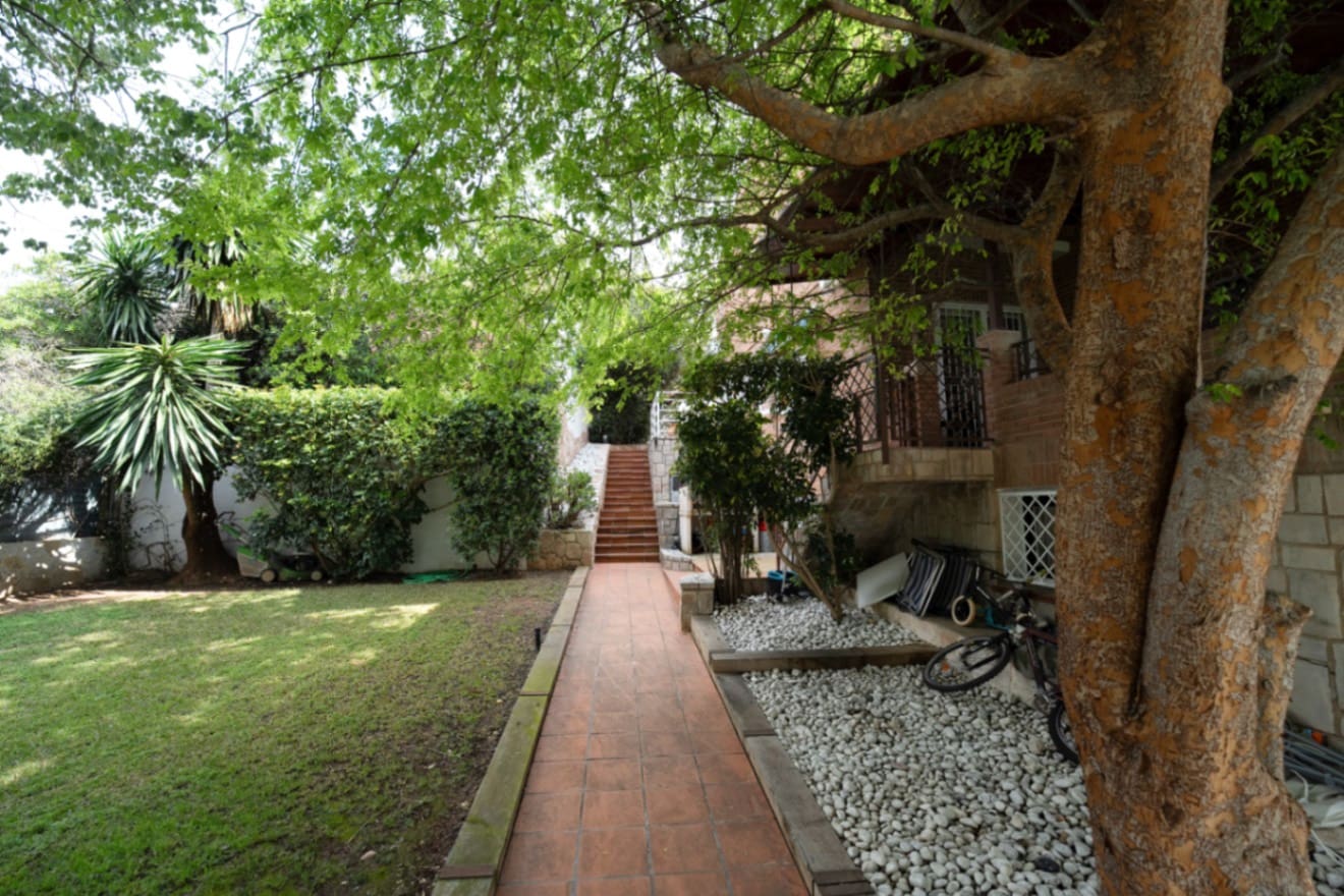 5 sypialnia Willa na sprzedaż w L'Eliana z basenem garażem - 985 000 € (Ref: 9911467)
