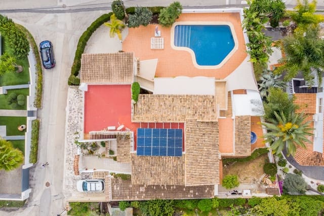 4 bedroom Villa for sale in Moraira, Teulada-Moraira with pool garage - € 1,850,000 (Ref: 9911478)