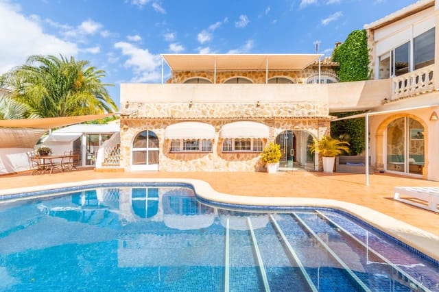 4 bedroom Villa for sale in Moraira, Teulada-Moraira with pool garage - € 1,850,000 (Ref: 9911478)