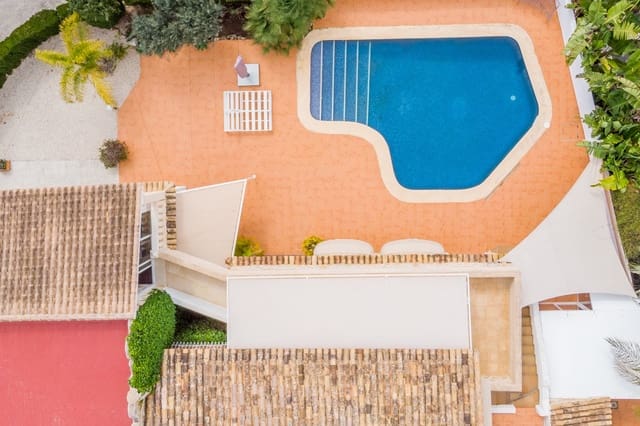 4 bedroom Villa for sale in Moraira, Teulada-Moraira with pool garage - € 1,850,000 (Ref: 9911478)