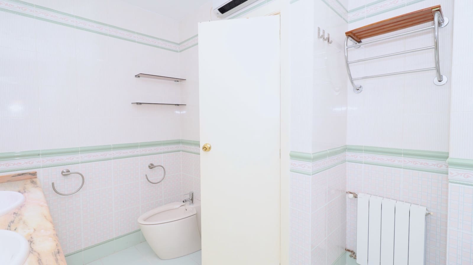 6 bedroom Flat for sale in Burriana / Borriana with garage - € 330,000 (Ref: 9911479)