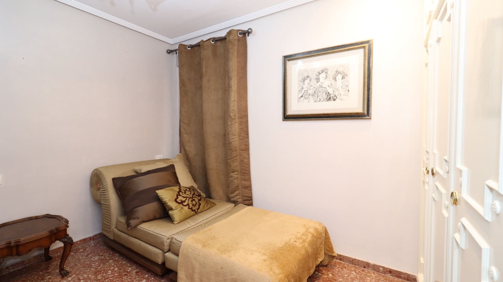 6 bedroom Flat for sale in Burriana / Borriana with garage - € 330,000 (Ref: 9911479)