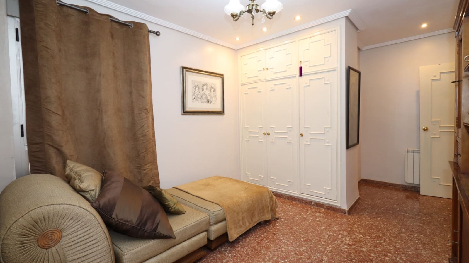 6 bedroom Flat for sale in Burriana / Borriana with garage - € 330,000 (Ref: 9911479)