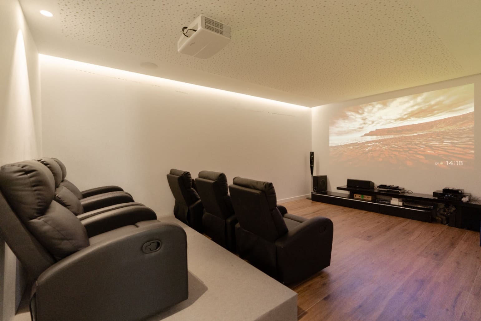 Chalet de 6 habitaciones en Bétera en venta con piscina garaje - 1.995.000 € (Ref: 9911490)