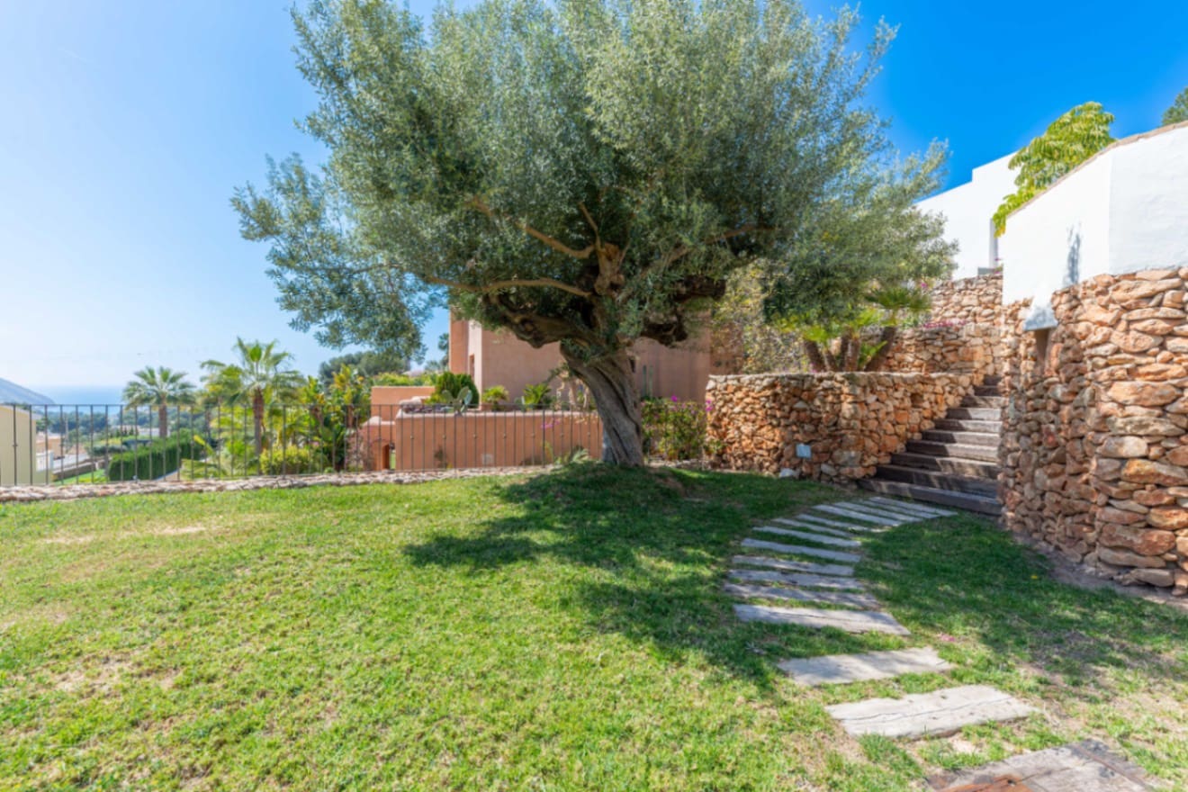 3 slaapkamer Villa te koop in Moraira met zwembad garage - € 1.995.000 (Ref: 9911497)