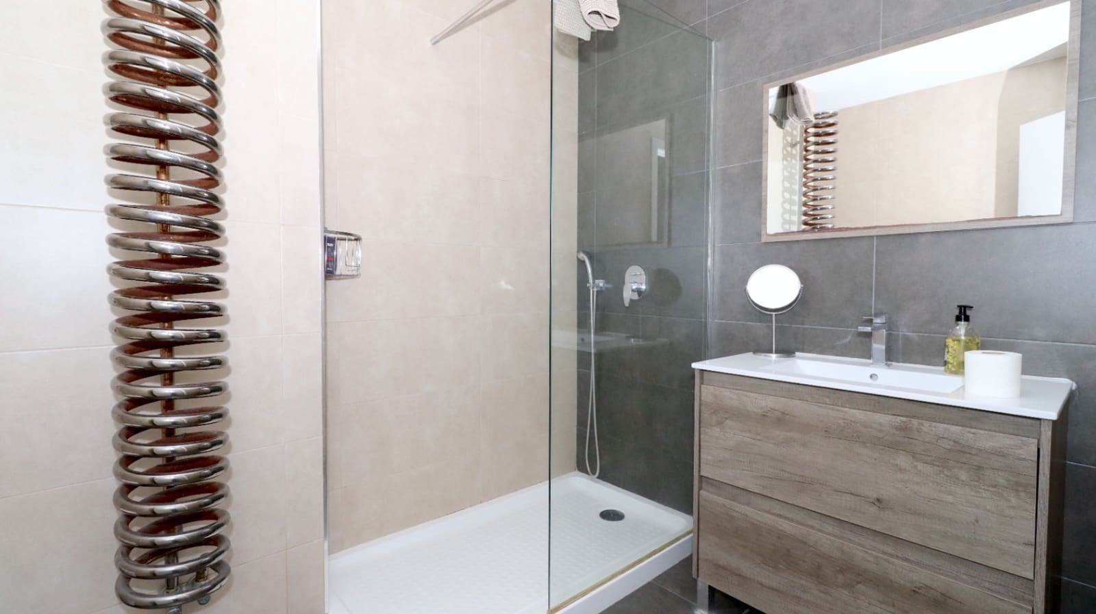 6 Zimmer Wohnung zu verkaufen in Valencia Stadt - 590.000 € (Ref: 9911503)