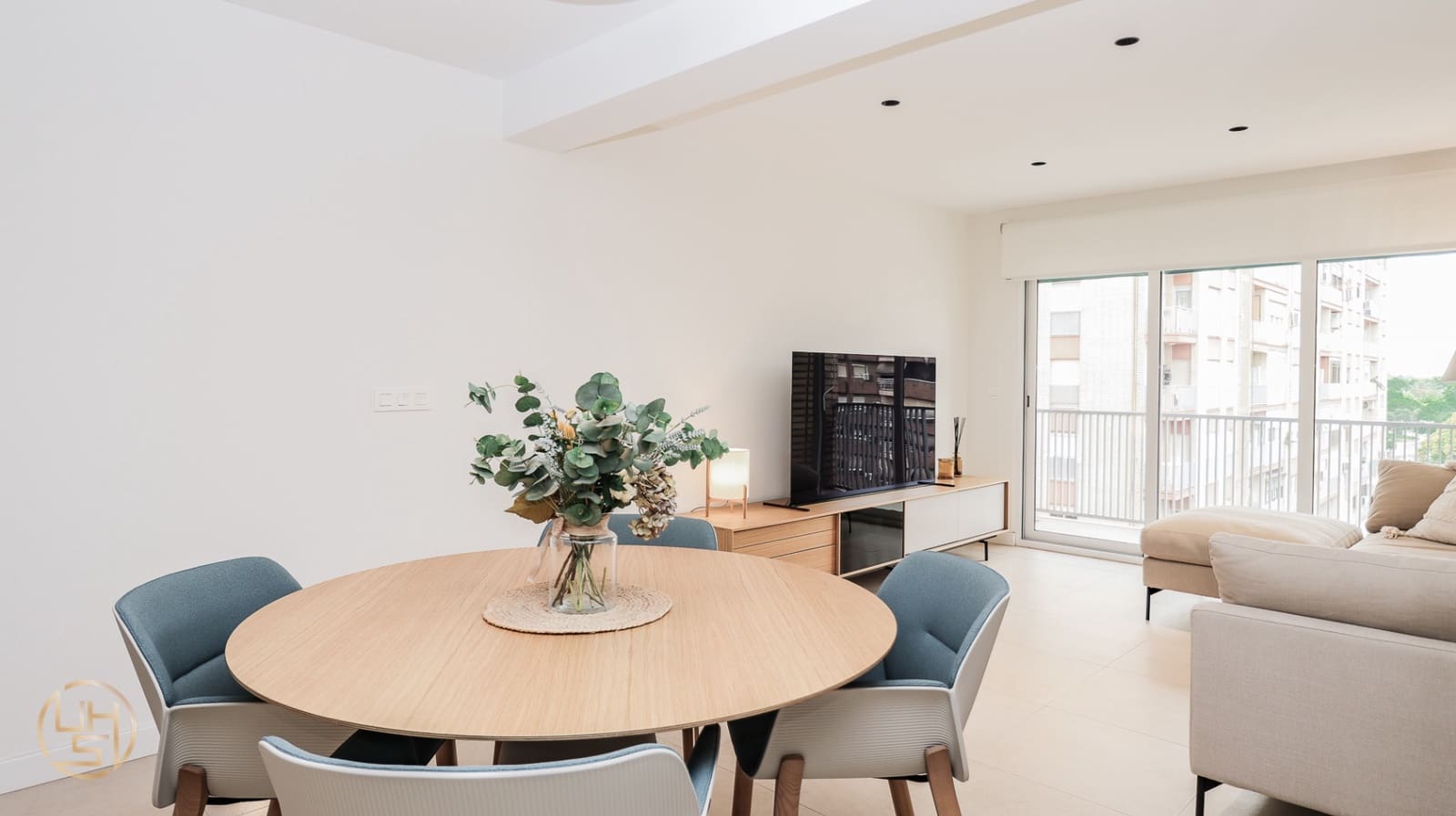 2 bedroom Apartment for sale in Valencia city with garage - € 360,000 (Ref: 9914057)