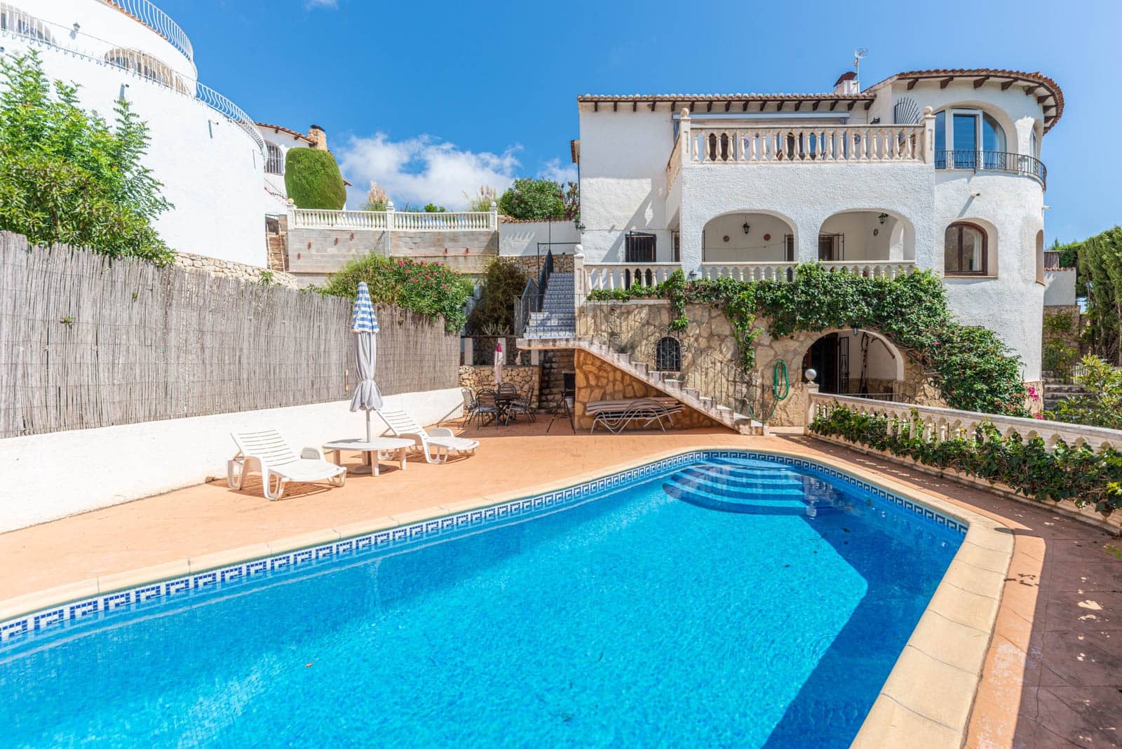2 sovrum Villa till salu i Montemar med pool garage - 630 000 € (Ref: 9914073)
