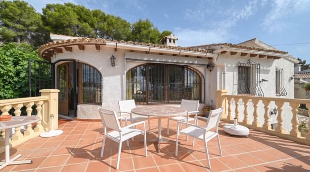 3 soverom Villa til salgs i Moraira, Teulada-Moraira med svømmebasseng garasje - € 595 000 (Ref: 9975820)