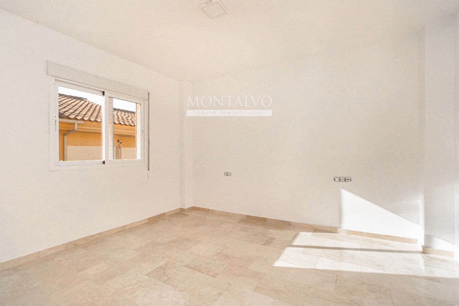 3 slaapkamer Huis te huur in Atarfe met garage - € 730 (Ref: 10032436)