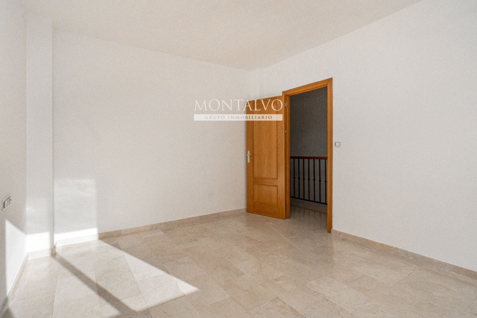 3 slaapkamer Huis te huur in Atarfe met garage - € 730 (Ref: 10032436)