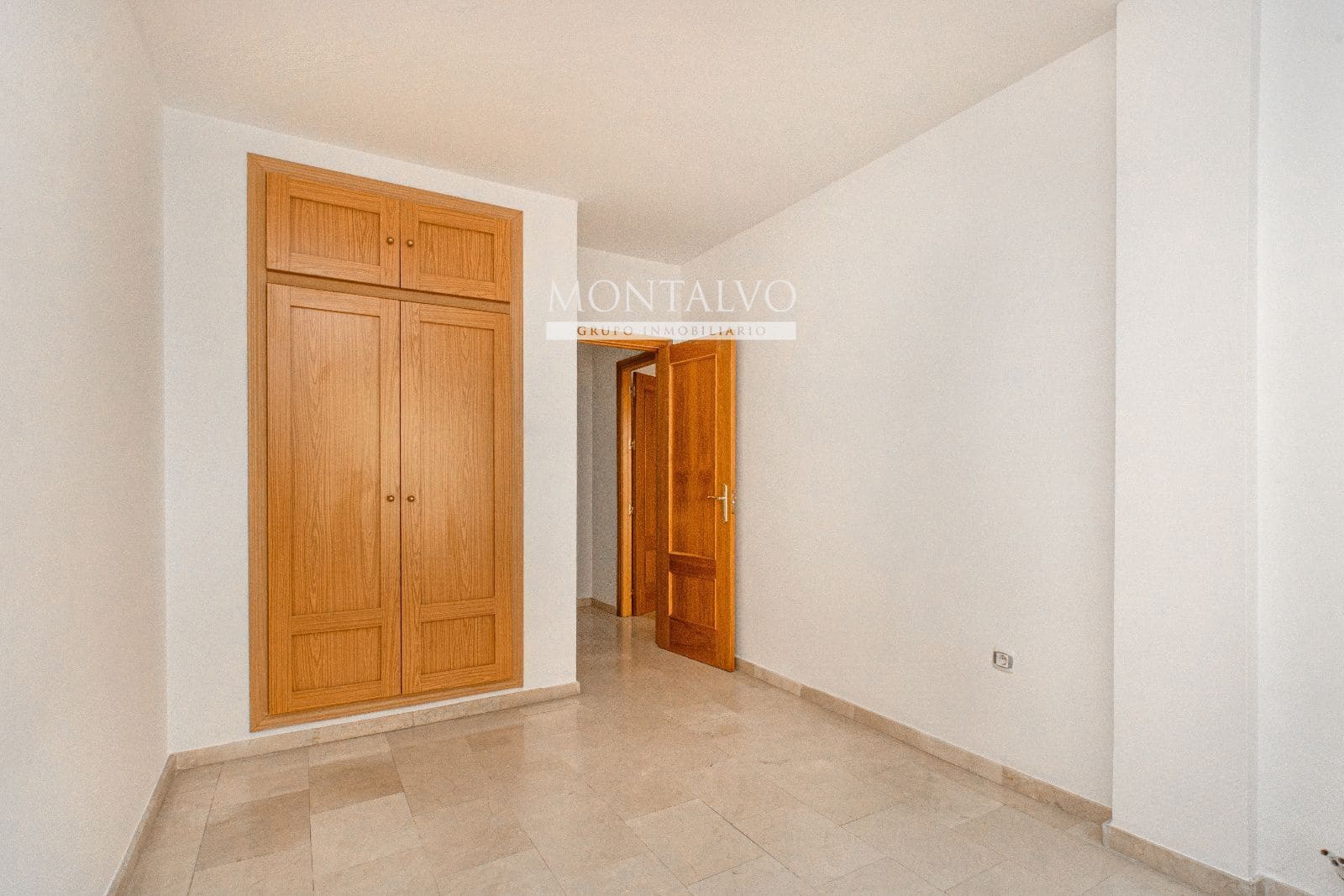 3 slaapkamer Huis te huur in Atarfe met garage - € 730 (Ref: 10032436)