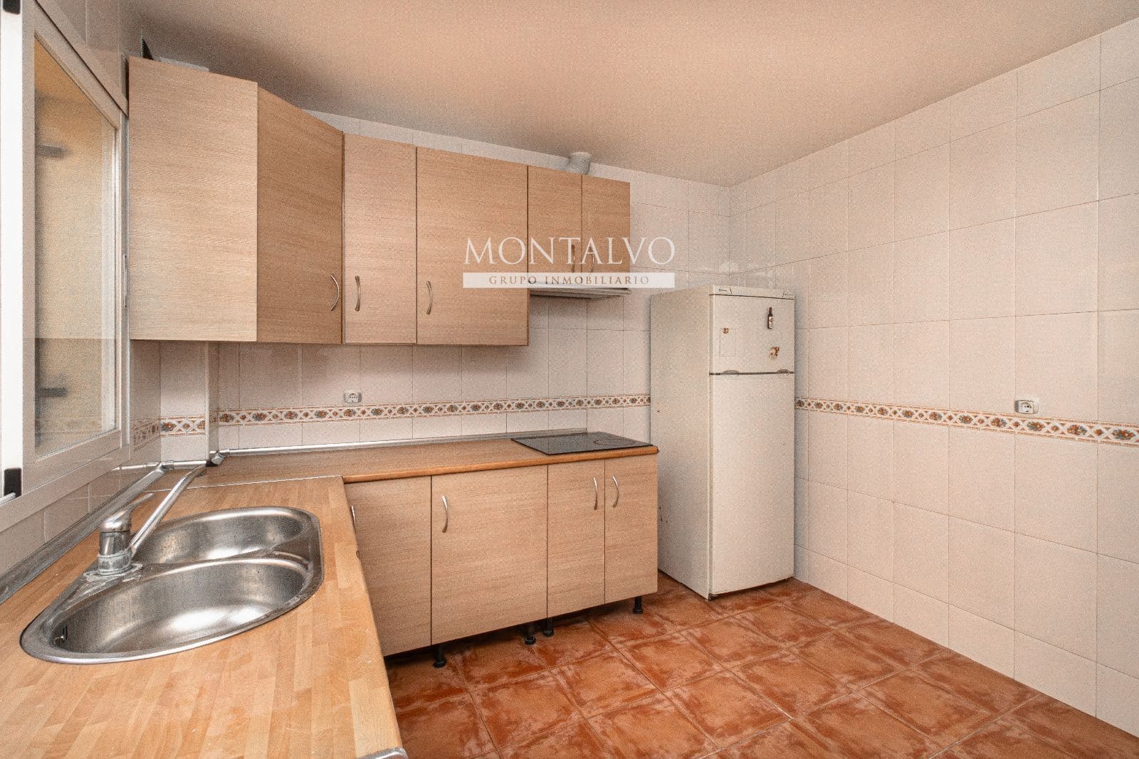 3 slaapkamer Huis te huur in Atarfe met garage - € 730 (Ref: 10032436)