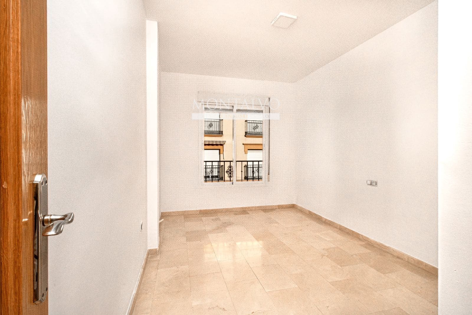 3 slaapkamer Huis te huur in Atarfe met garage - € 730 (Ref: 10032436)