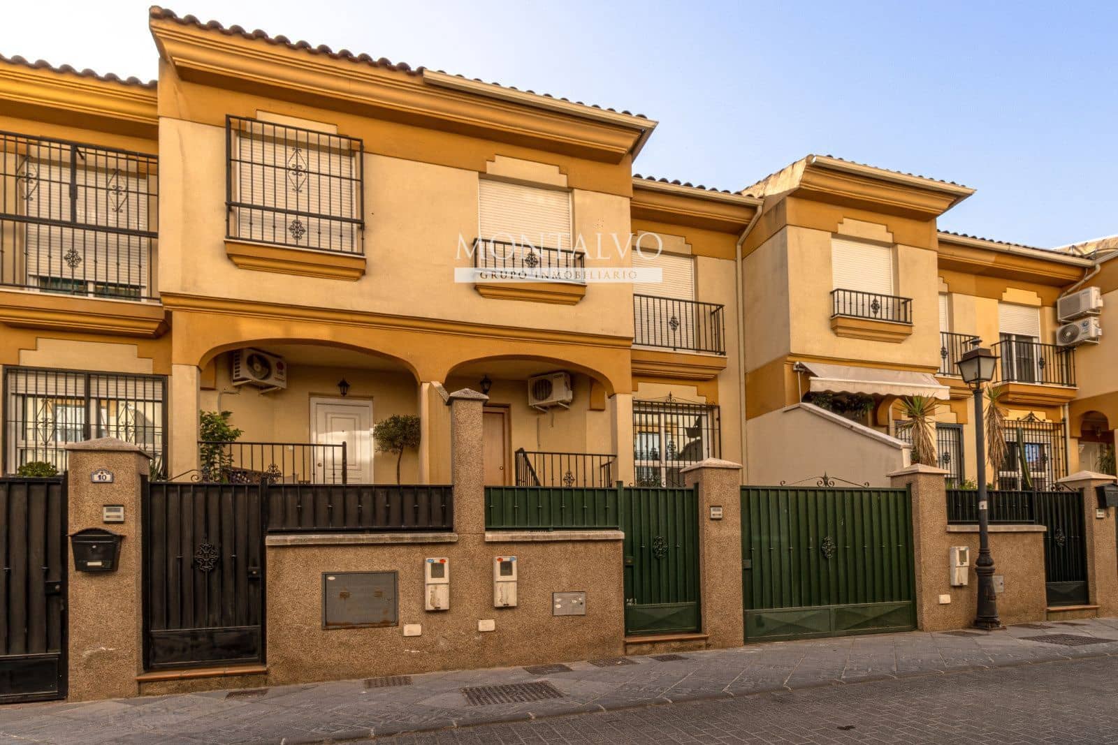 3 slaapkamer Huis te huur in Atarfe met garage - € 730 (Ref: 10032436)