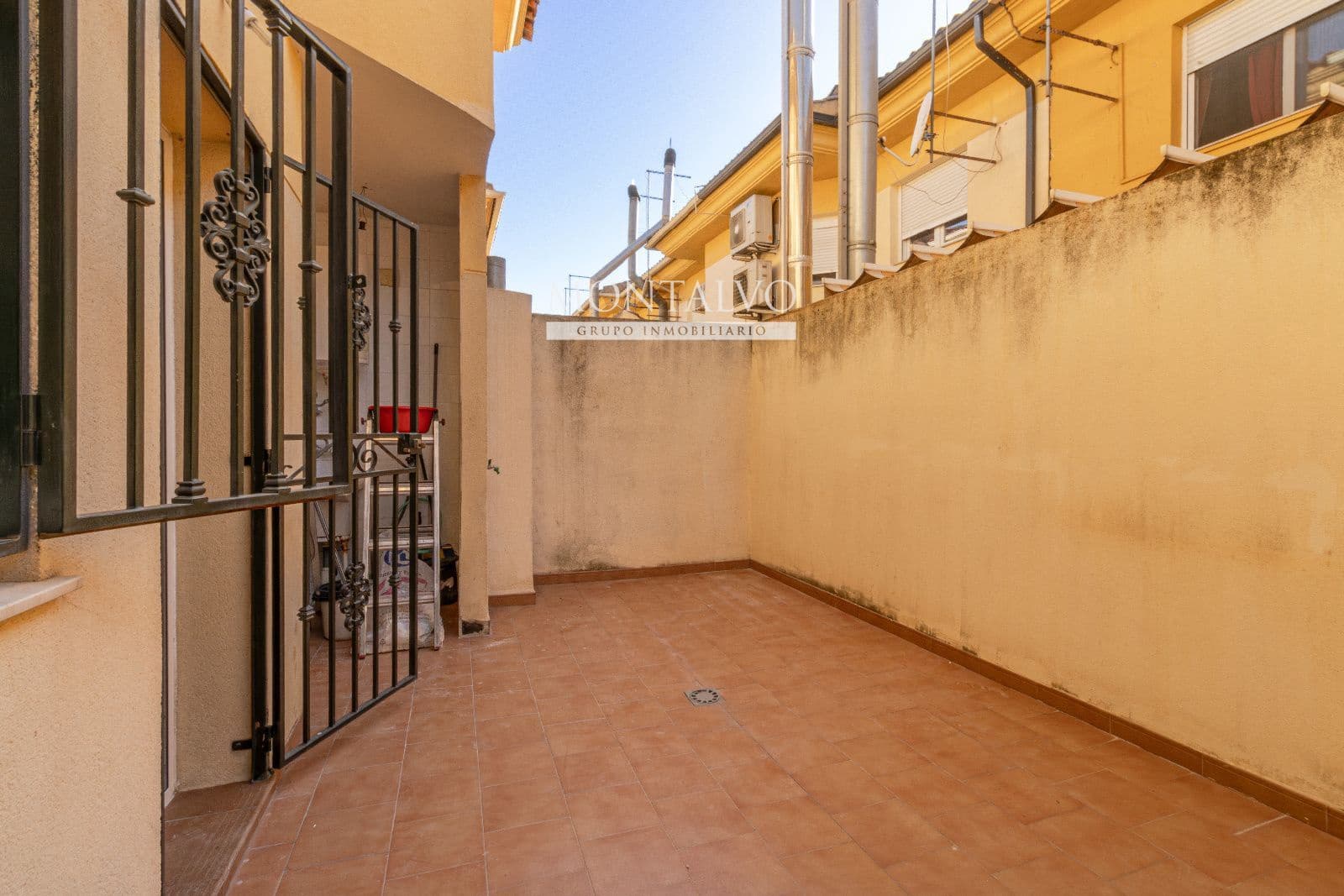 3 slaapkamer Huis te huur in Atarfe met garage - € 730 (Ref: 10032436)