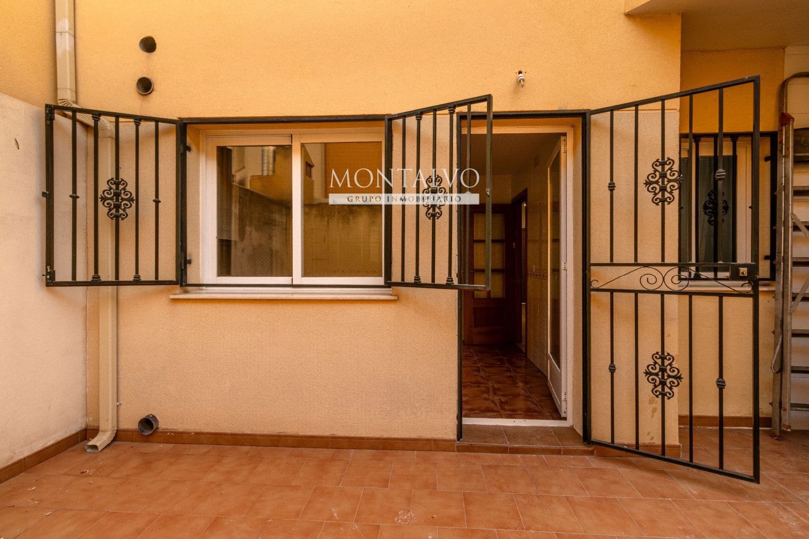 3 slaapkamer Huis te huur in Atarfe met garage - € 730 (Ref: 10032436)