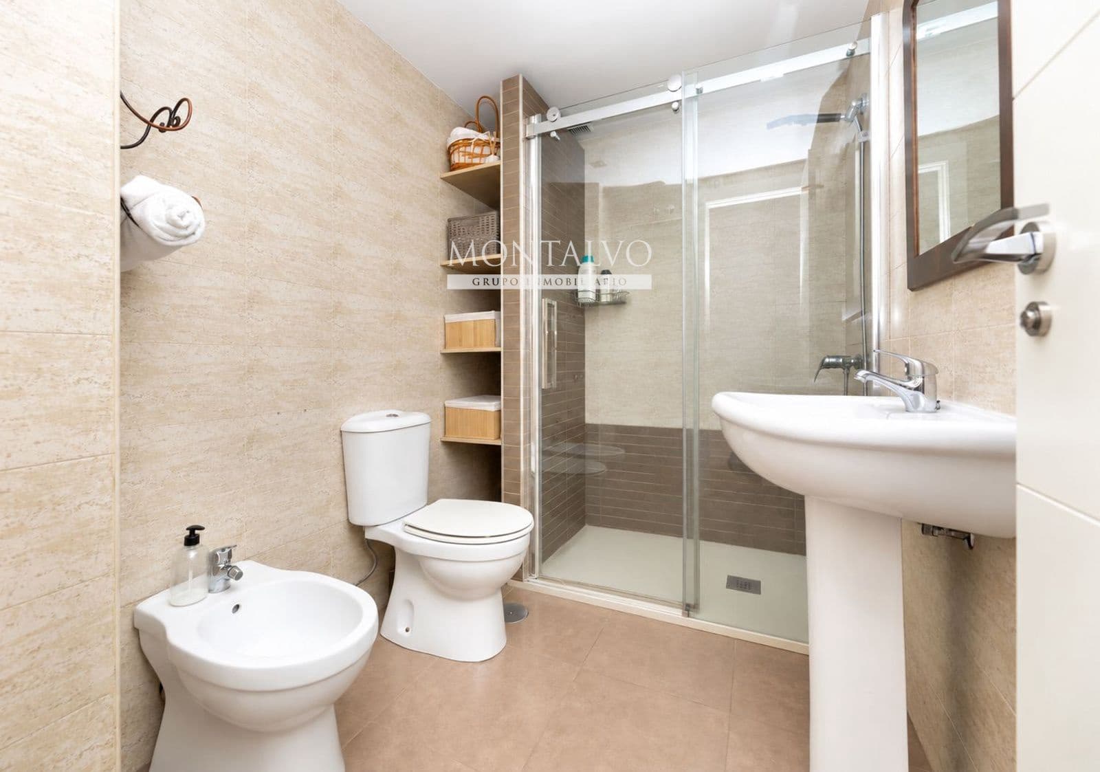 3 bedroom Flat for sale in Granada city with garage - € 157,000 (Ref: 10153996)