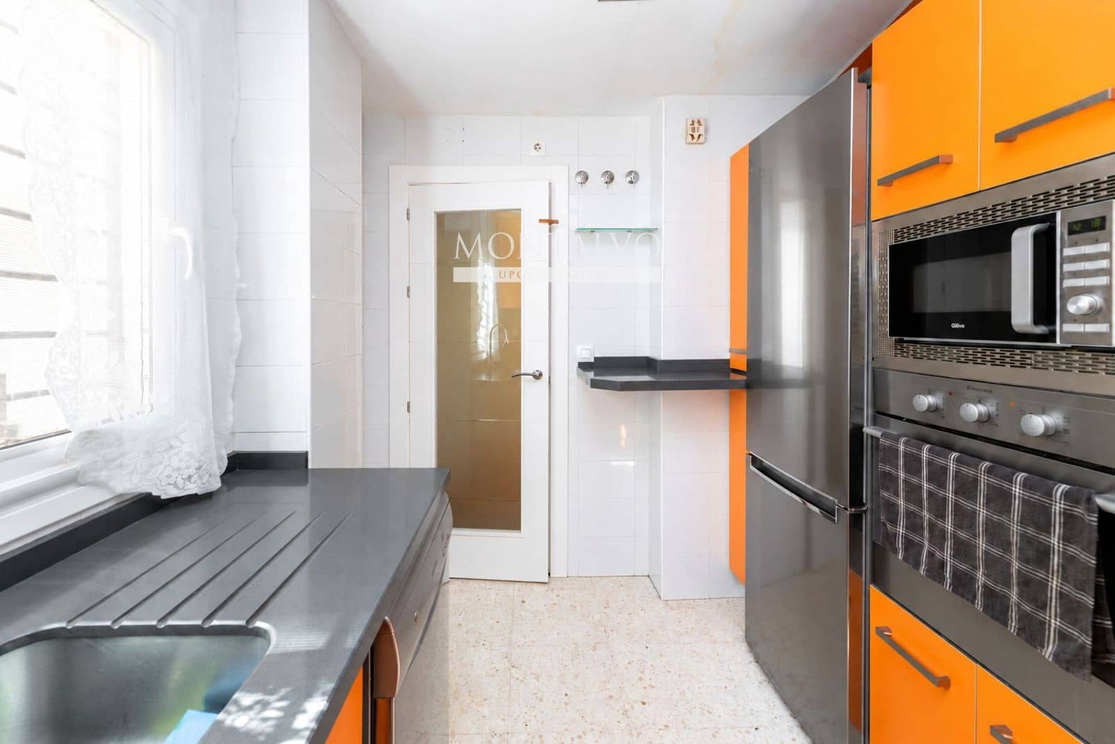 3 bedroom Flat for sale in Granada city with garage - € 157,000 (Ref: 10153996)