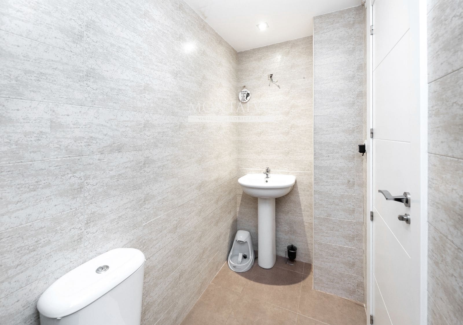 3 bedroom Flat for sale in Granada city with garage - € 157,000 (Ref: 10153996)