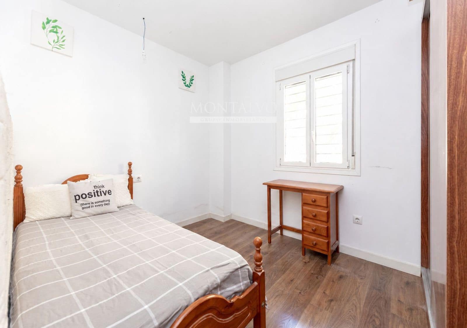 3 bedroom Flat for sale in Granada city with garage - € 157,000 (Ref: 10153996)