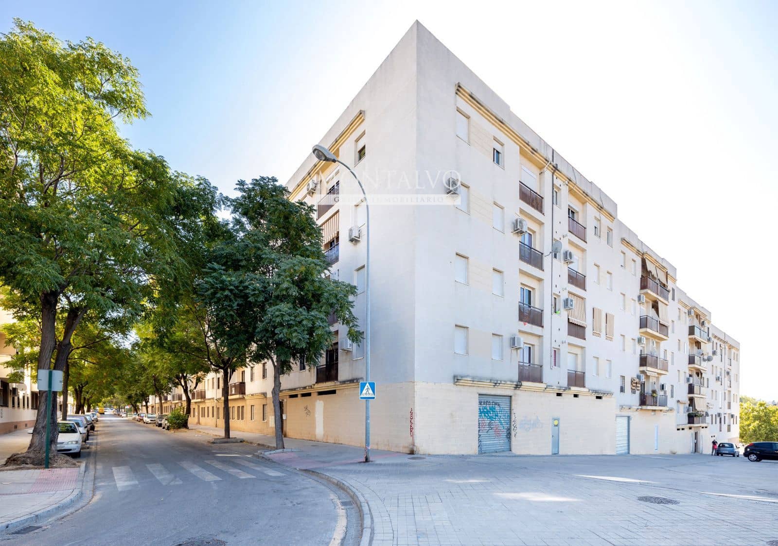 3 bedroom Flat for sale in Granada city with garage - € 157,000 (Ref: 10153996)
