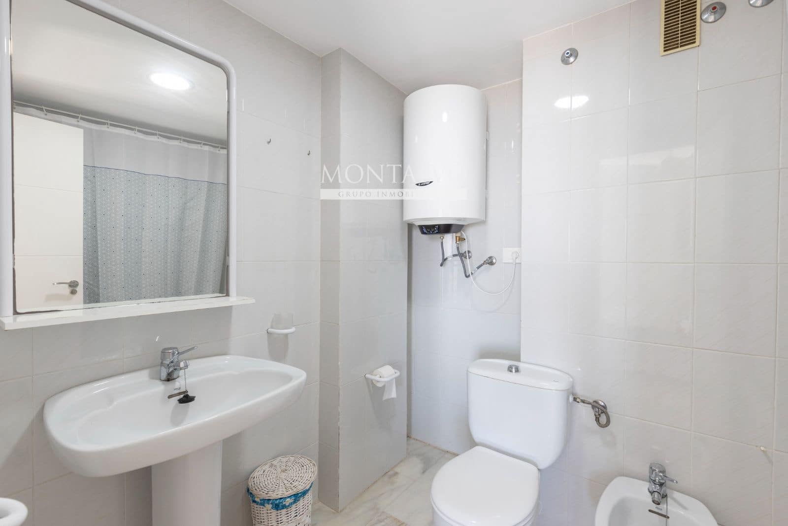3 bedroom Flat for sale in Almunecar with pool garage - € 439,000 (Ref: 10160175)