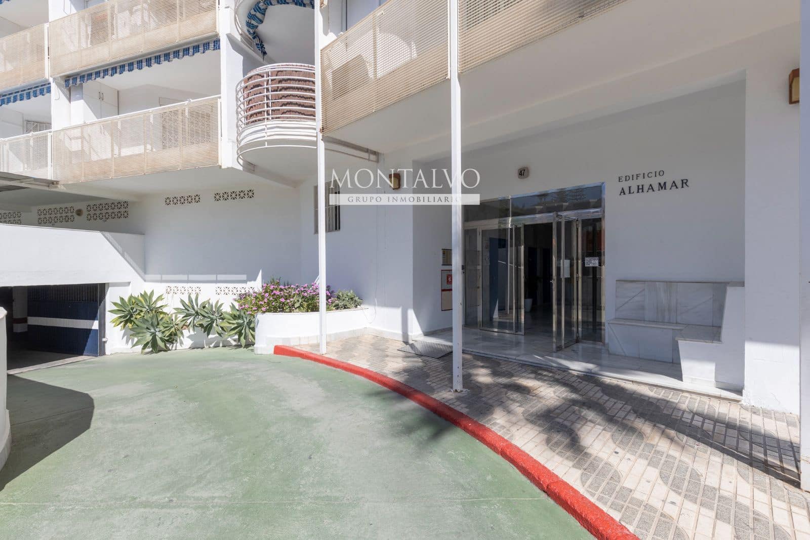 3 bedroom Flat for sale in Almunecar with pool garage - € 439,000 (Ref: 10160175)