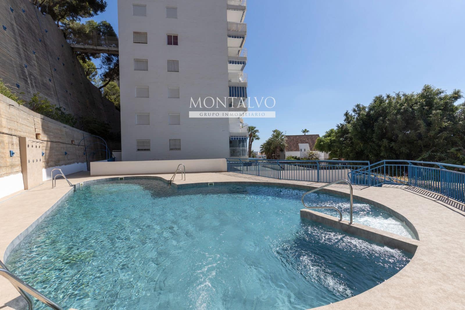 3 bedroom Flat for sale in Almunecar with pool garage - € 439,000 (Ref: 10160175)