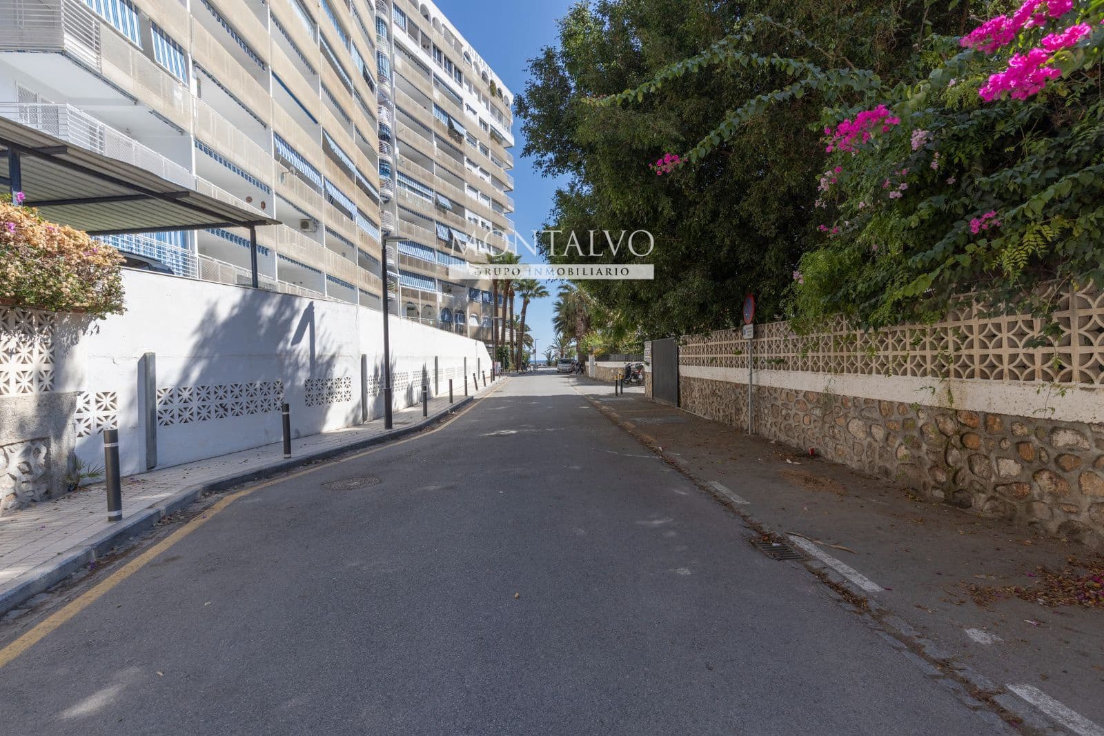 3 bedroom Flat for sale in Almunecar with pool garage - € 439,000 (Ref: 10160175)
