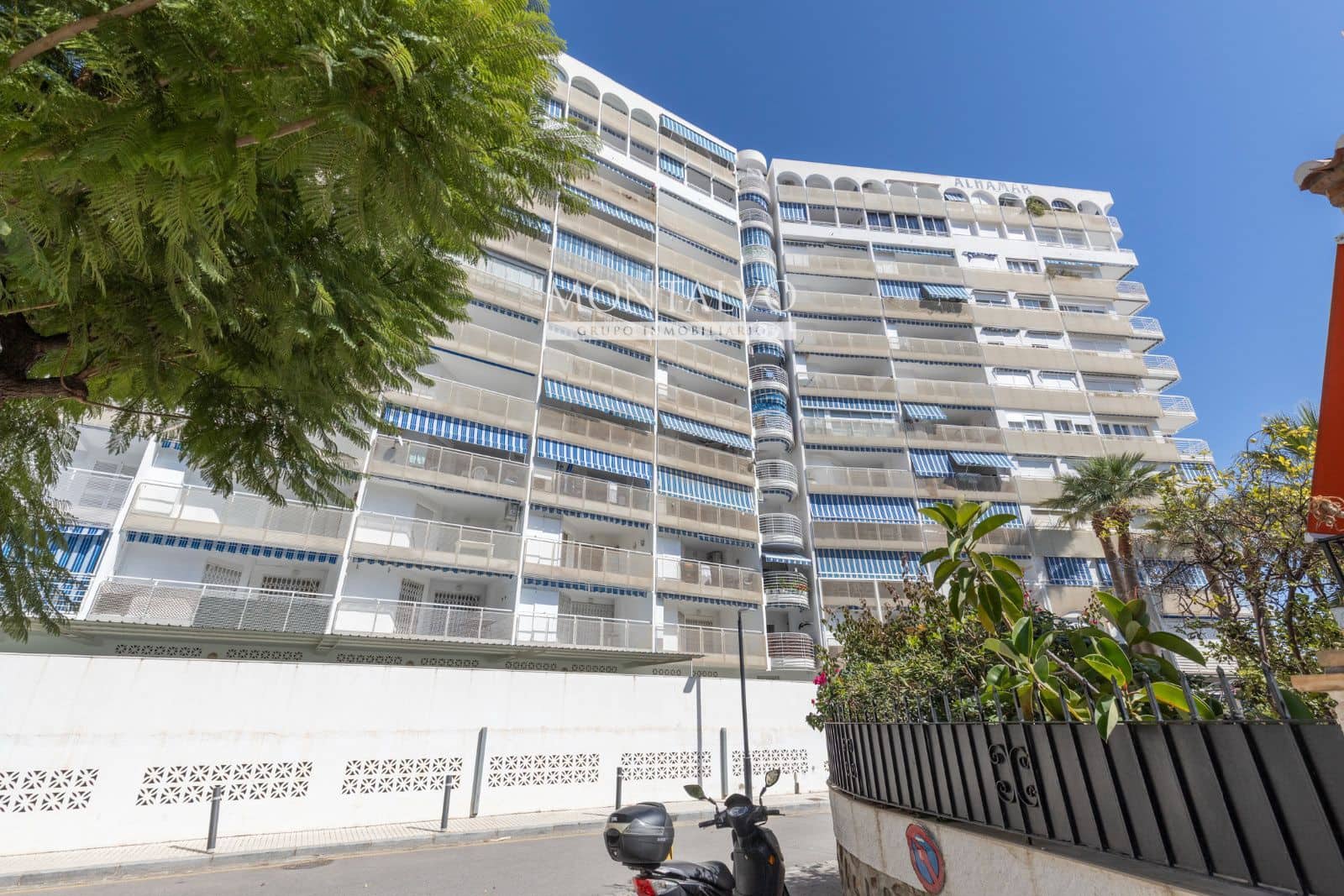 3 bedroom Flat for sale in Almunecar with pool garage - € 439,000 (Ref: 10160175)