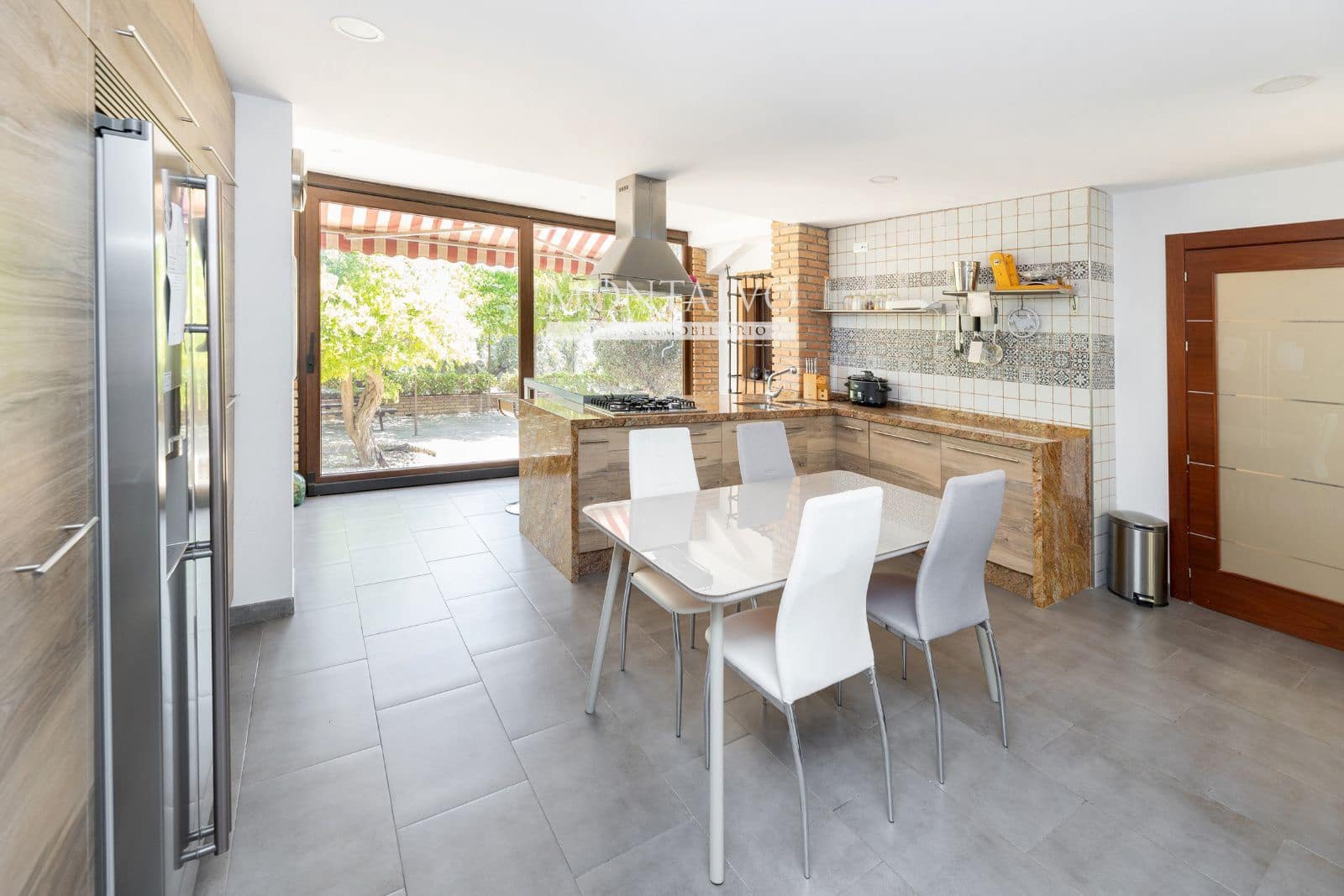 6 soveværelse Villa til salg i Las Gabias med swimmingpool garage - € 650.000 (Ref: 9398808)