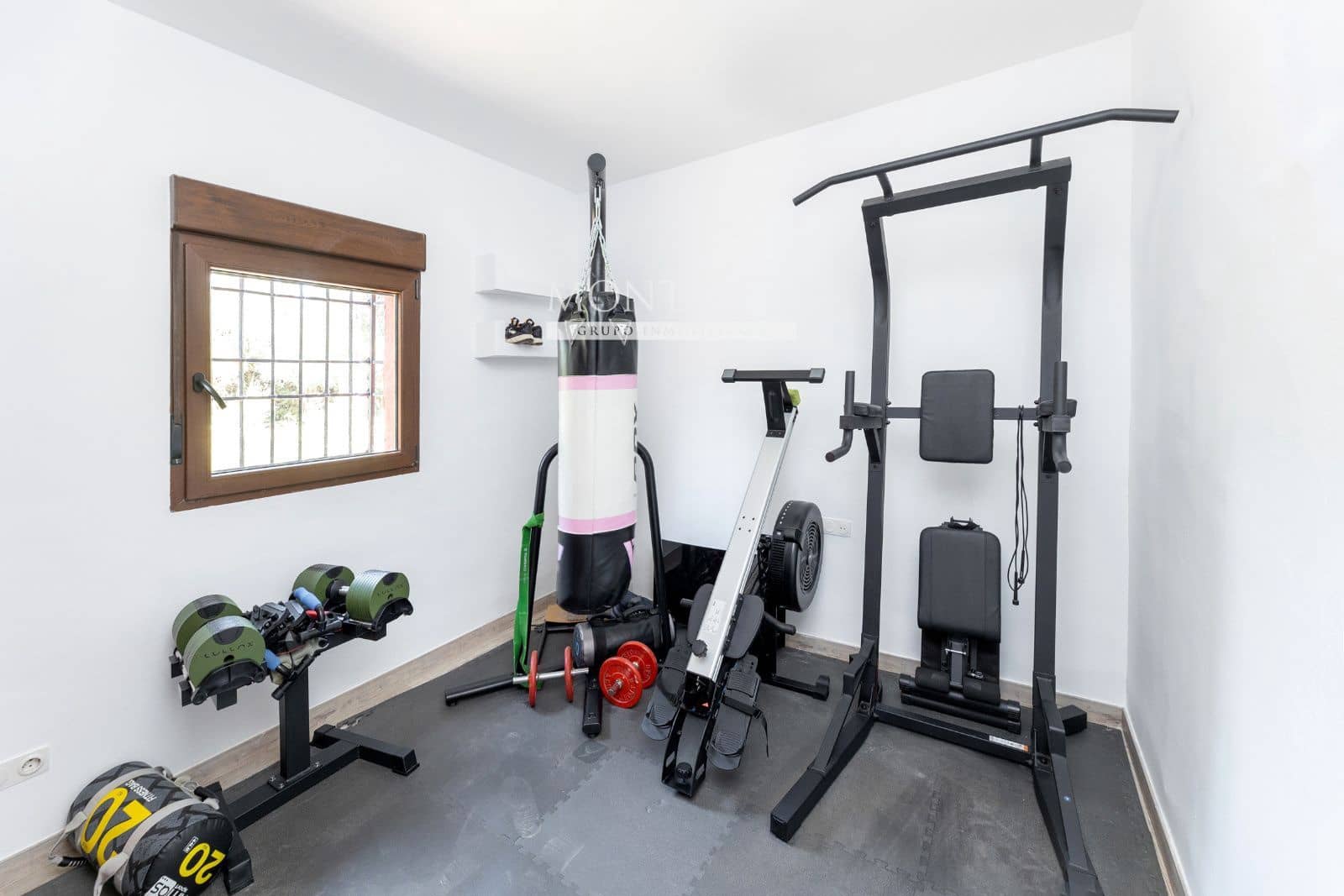 6 soveværelse Villa til salg i Las Gabias med swimmingpool garage - € 650.000 (Ref: 9398808)