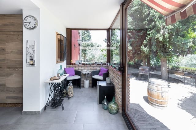 6 soverom Villa til salgs i Las Gabias med svømmebasseng garasje - € 650 000 (Ref: 9398808)