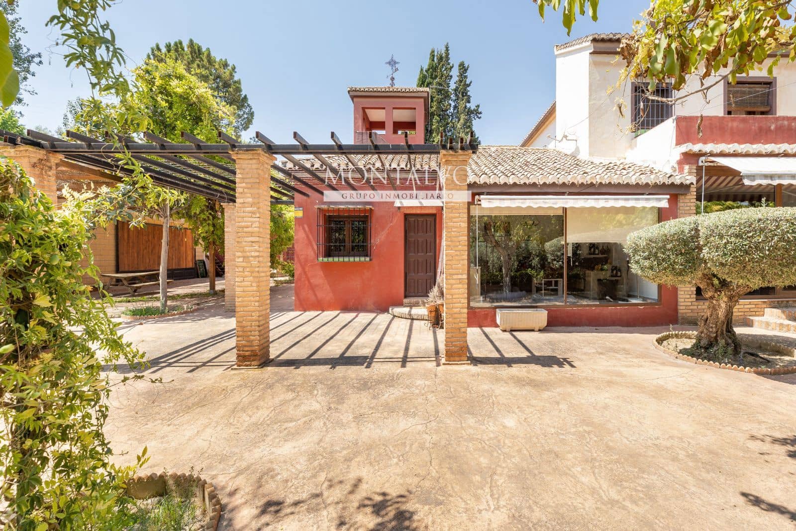 6 soveværelse Villa til salg i Las Gabias med swimmingpool garage - € 650.000 (Ref: 9398808)