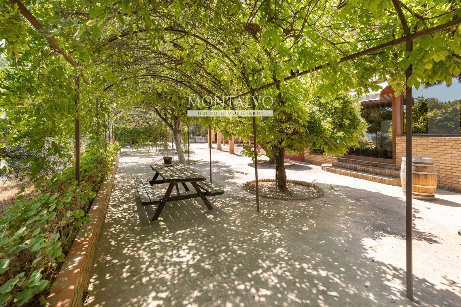 6 soveværelse Villa til salg i Las Gabias med swimmingpool garage - € 650.000 (Ref: 9398808)