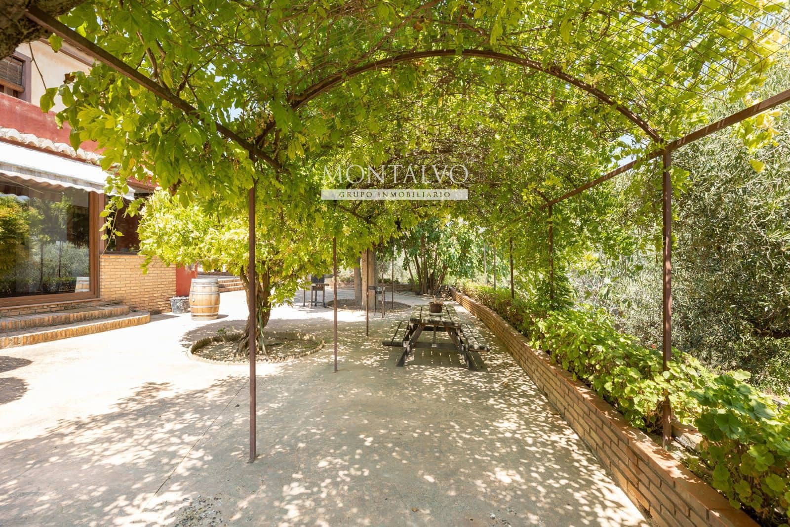 6 soveværelse Villa til salg i Las Gabias med swimmingpool garage - € 650.000 (Ref: 9398808)