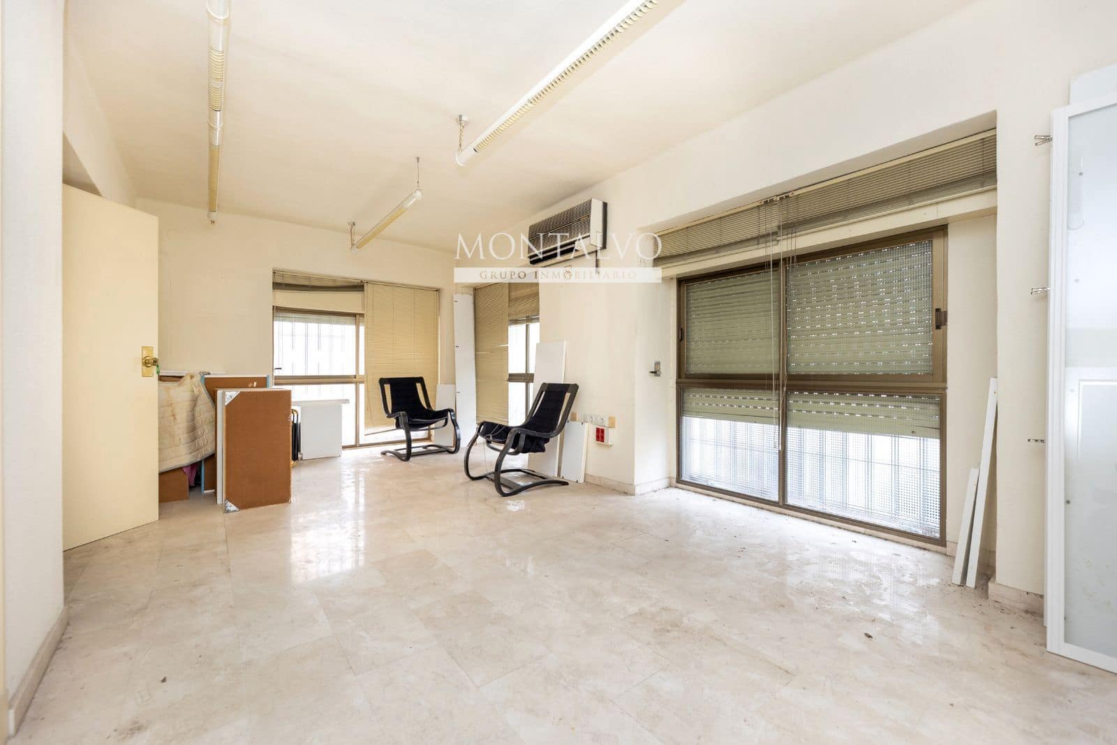 Commercial for sale in Granada city - € 110,000 (Ref: 9398852)