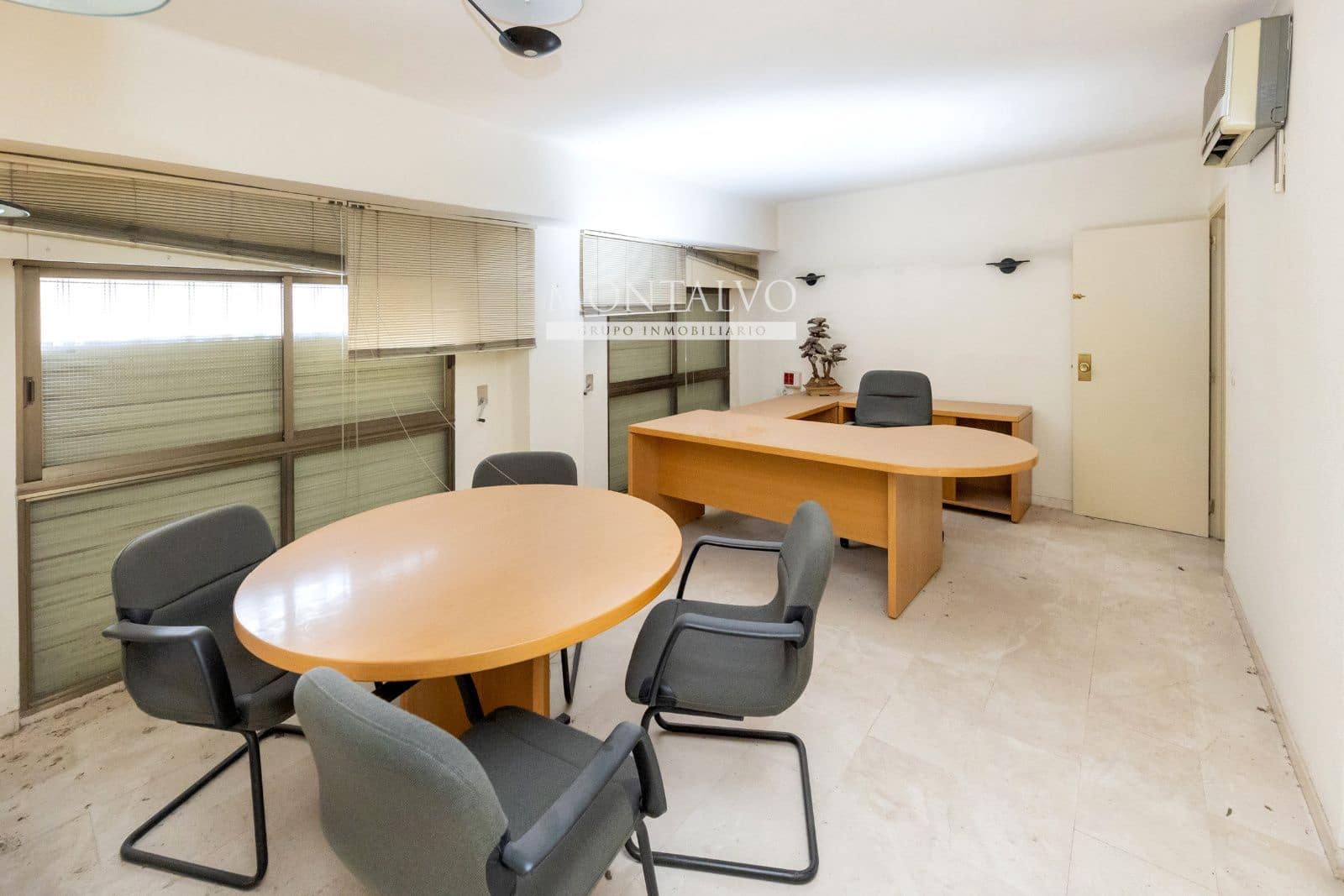 Commercial for sale in Granada city - € 110,000 (Ref: 9398852)