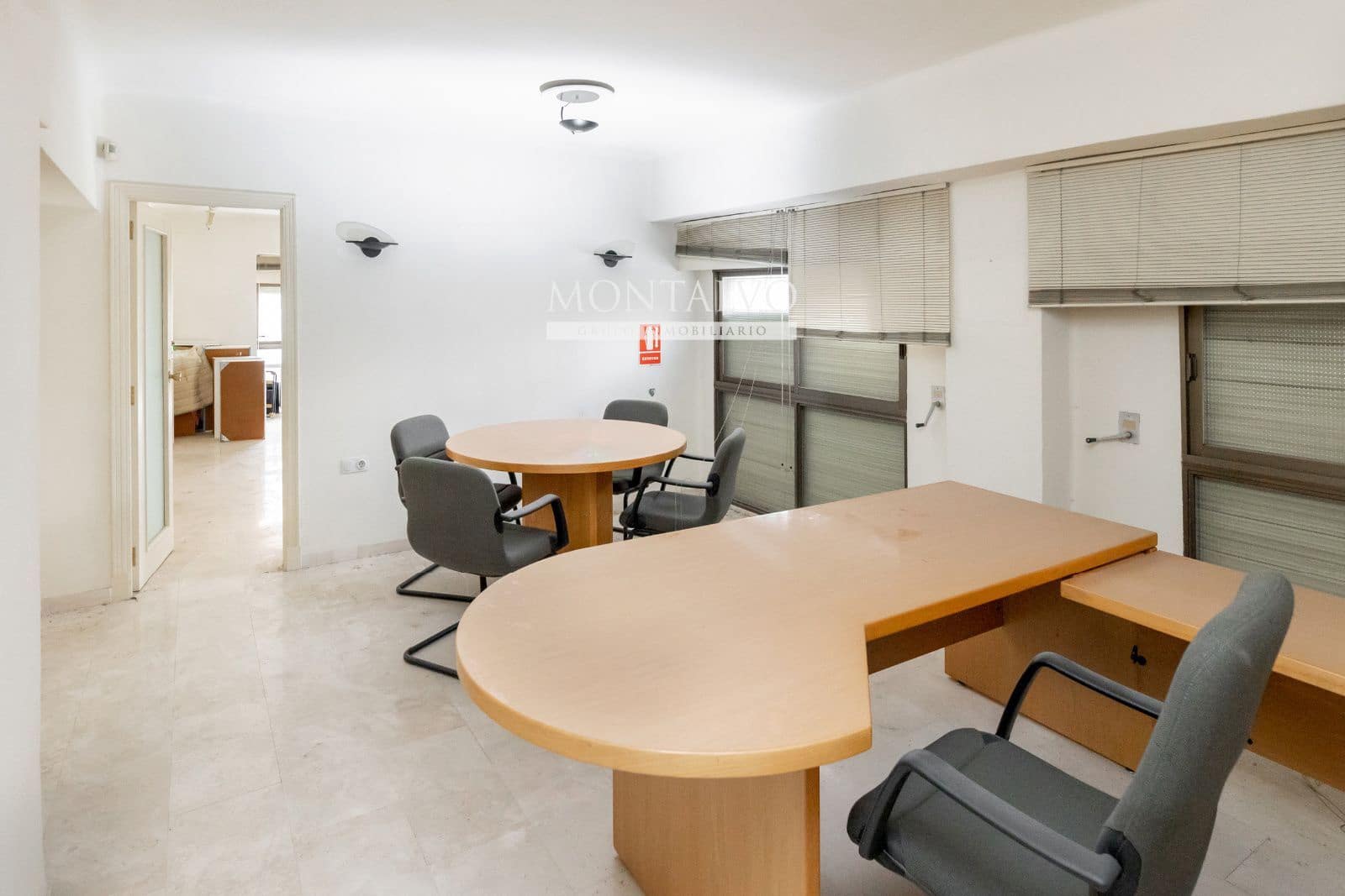 Commercial for sale in Granada city - € 110,000 (Ref: 9398852)